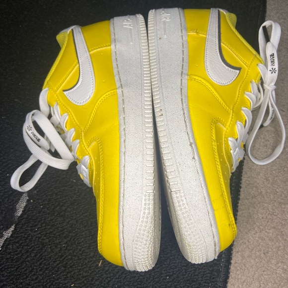 Air Force 1 Low '07 LV8 "Tour Yellow" sneakers - Picture 7 of 9